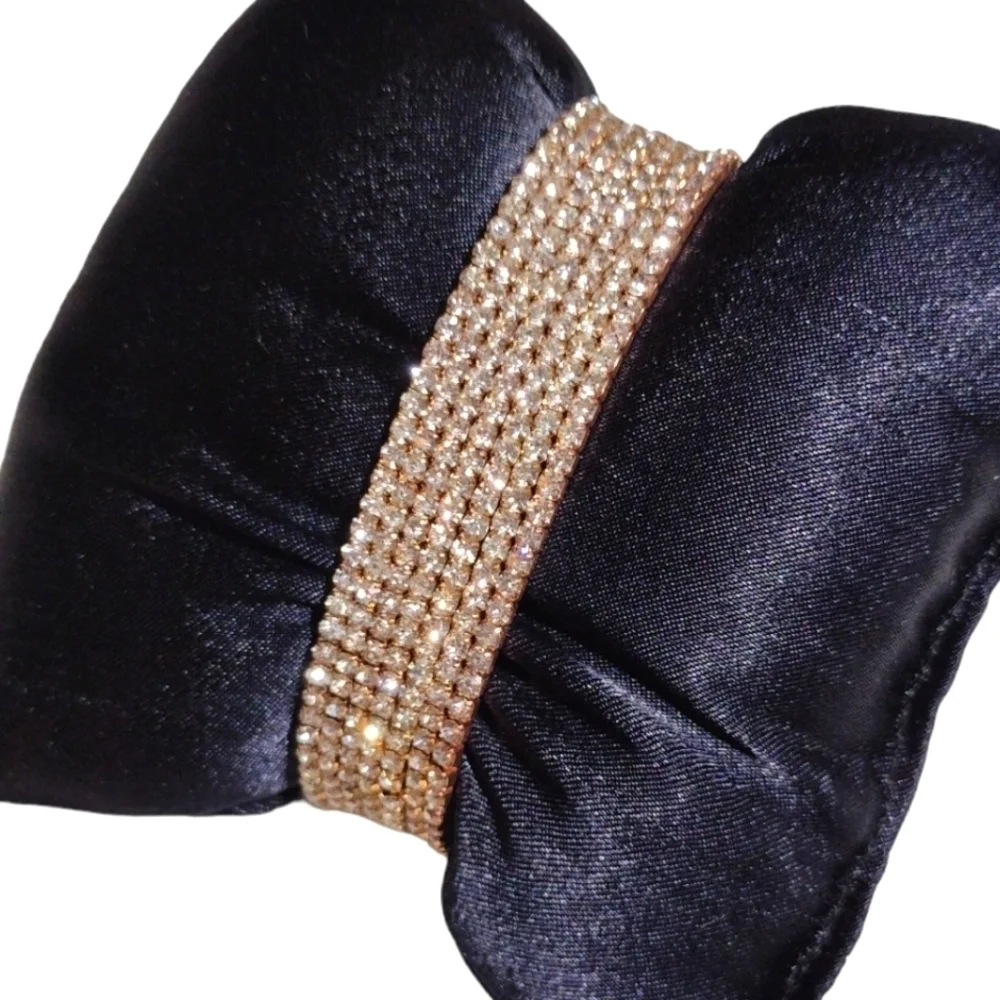 Set Of 7 Rhinestone Stretch Bracelets NWOT - Picture 1 of 5